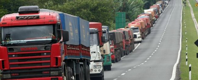 Caminhoneiros autônomos dizem que aumento de impostos torna inviável profissão